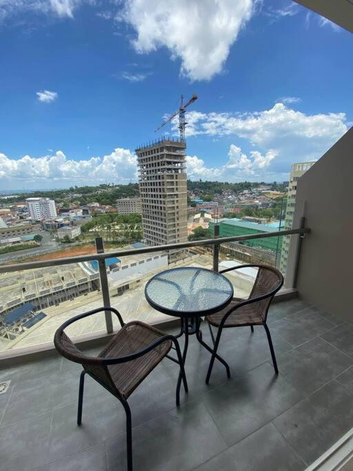 Nagoya Thamrin Apartment High Floor With View Екстериор снимка