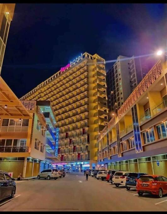 Nagoya Thamrin Apartment High Floor With View Екстериор снимка