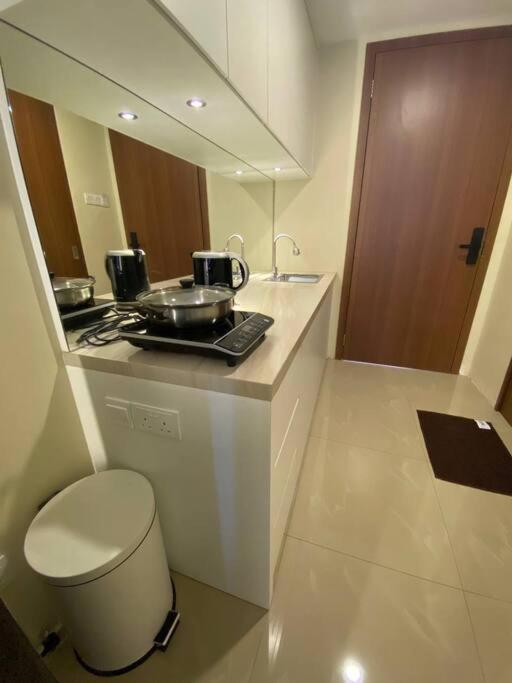 Nagoya Thamrin Apartment High Floor With View Екстериор снимка
