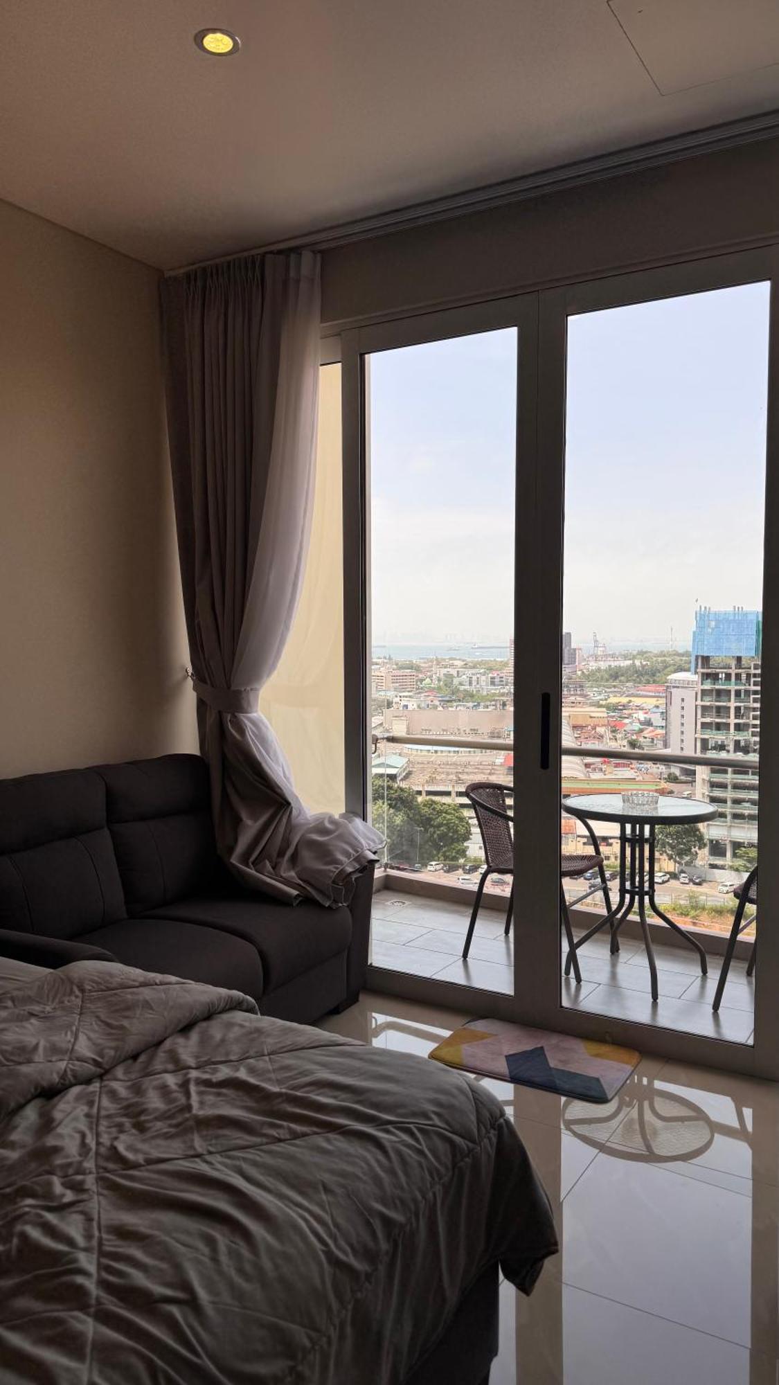 Nagoya Thamrin Apartment High Floor With View Екстериор снимка