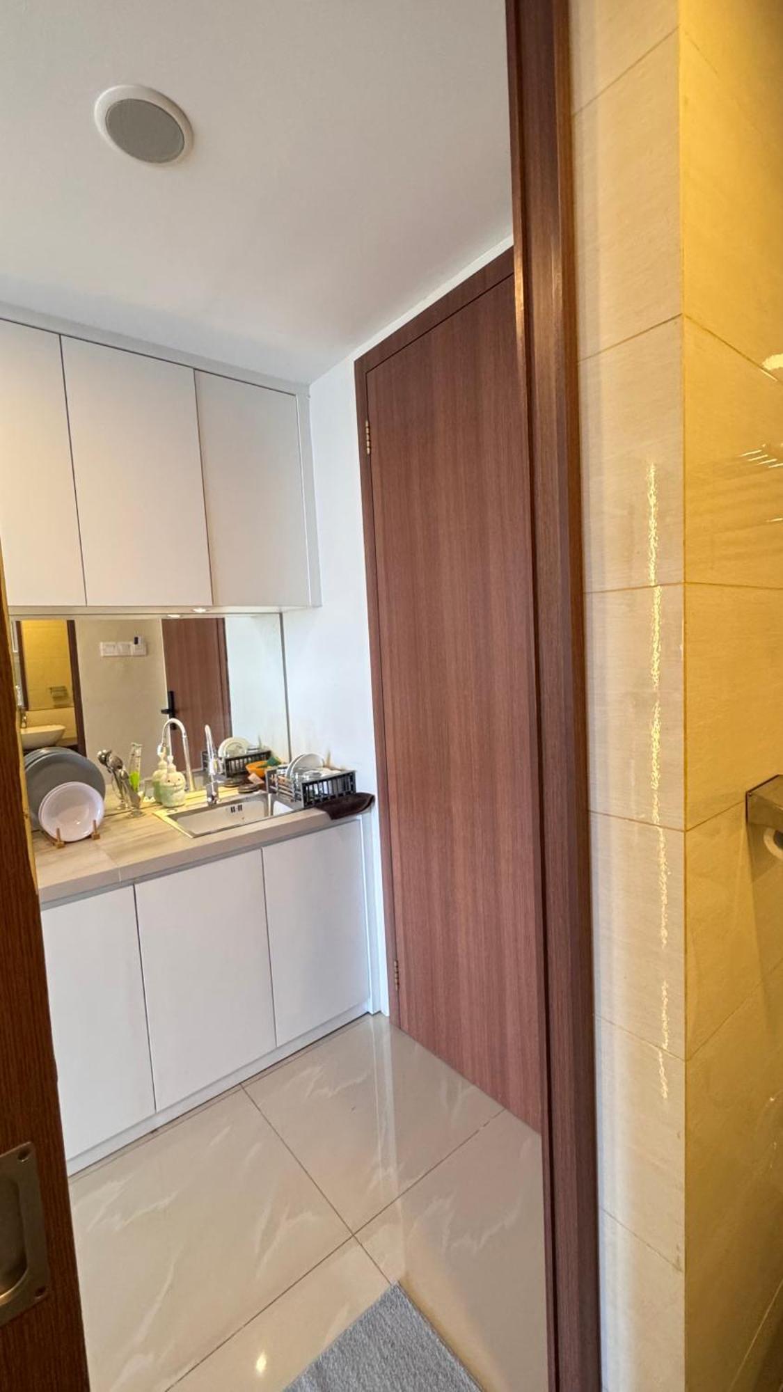 Nagoya Thamrin Apartment High Floor With View Екстериор снимка
