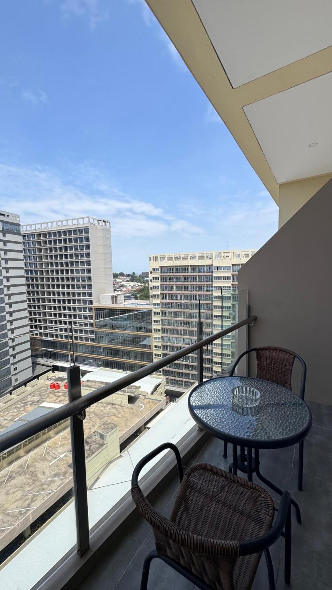 Nagoya Thamrin Apartment High Floor With View Екстериор снимка