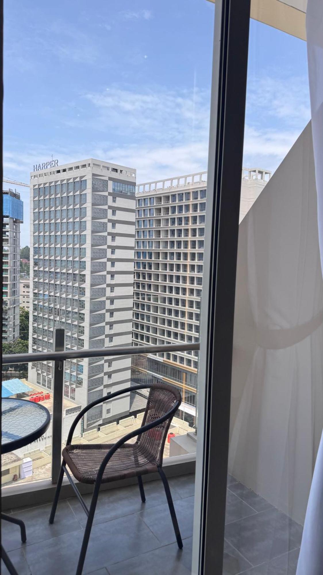 Nagoya Thamrin Apartment High Floor With View Екстериор снимка